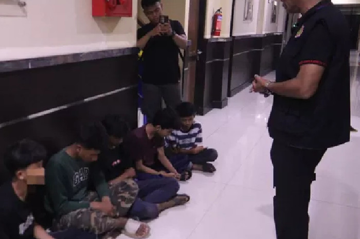 Cegah Kenakalan Remaja, Polres Cianjur Amankan 11 Pelajar Saat Razia Malam (Radar Cianjur)