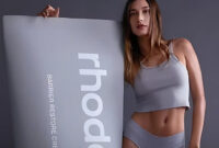 Hailey Bieber Resmi Jadi Jutawan Setelah Menjual Merek Rhode ke e.l.f Beauty