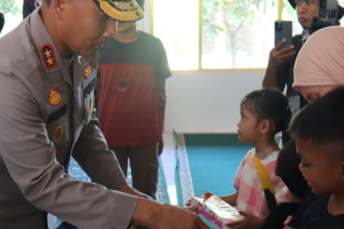 Pemulihan Emosional Pascagempa, Kapolda Bengkulu Turun Langsung Dampingi Warga (Polri)