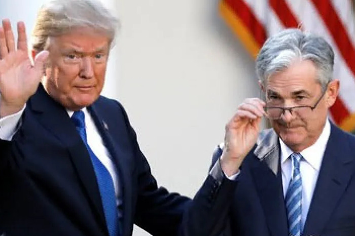 Pertemuan Langka, Donald Trump dan Powell Bahas Kondisi Ekonomi AS di Gedung Putih (ANTARA/REUTERS/Carlos Barriao)