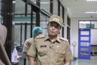 Wakil Wali Kota Erwin Kunjungi Bobotoh yang Alami Musibah Jatuh dari Jembatan Pasupati (Humas Bandung)