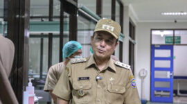 Wakil Wali Kota Erwin Kunjungi Bobotoh yang Alami Musibah Jatuh dari Jembatan Pasupati (Humas Bandung)